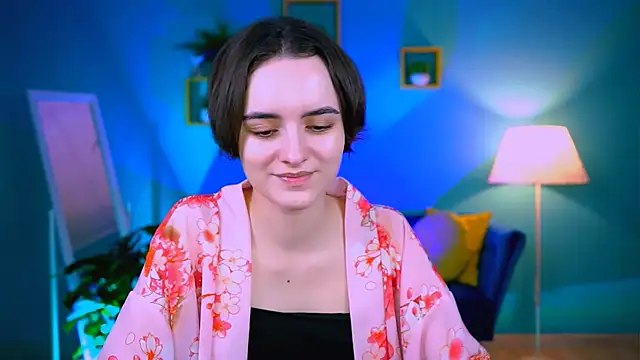 Snapshot of KateWillows chatting on 4, 12, 2025 KateWillows online show from 4, 12, 2025