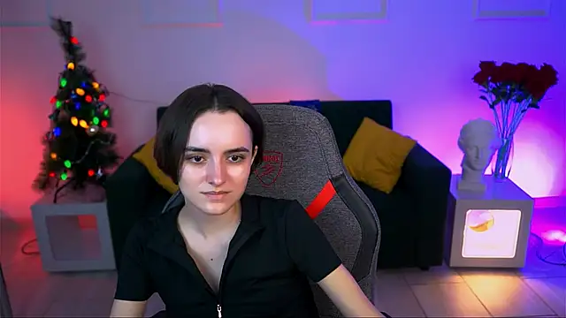 Snapshot of KateWillows chatting on 14, 12, 2025 KateWillows online show from 14, 12, 2025