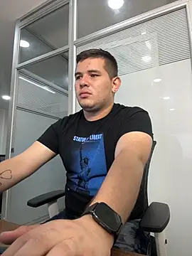 Snapshot of ian_david_Xxx chatting on 5, 12, 2025 ian david Xxx online show from 5, 12, 2025