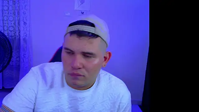 Snapshot of ian_david_Xxx chatting on 13, 12, 2025 ian david Xxx online show from 13, 12, 2025