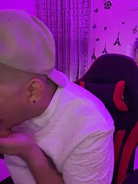 Snapshot of ian_david_Xxx chatting on 14, 12, 2025 ian david Xxx online show from 14, 12, 2025