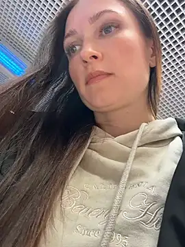 Snapshot of ZaraHill chatting on 5, 12, 2025 ZaraHill online show from 5, 12, 2025