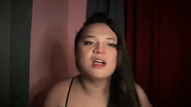 Snapshot of lovinglyours_joanna chatting on 4, 12, 2025 lovinglyours joanna online show from 4, 12, 2025