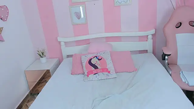 Snapshot of Amaia_Monroe chatting on 5, 12, 2025 Amaia Monroe online show from 5, 12, 2025