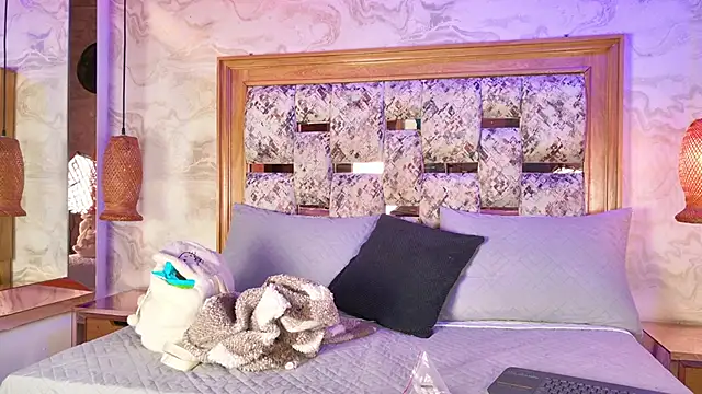 emily dempsey online show from 25, 3, 2026