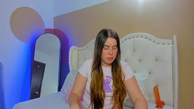 Snapshot of Chloe_Fox18 chatting on 15, 12, 2025 Chloe Fox18 online show from 15, 12, 2025