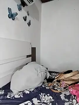 Snapshot of Emely_kis_ chatting on 4, 12, 2025 Emely kis online show from 4, 12, 2025