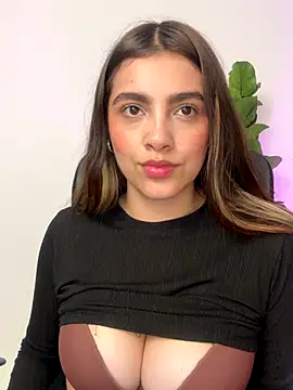 Snapshot of Julieta-8 chatting on 4, 12, 2025 Julieta-8 online show from 4, 12, 2025