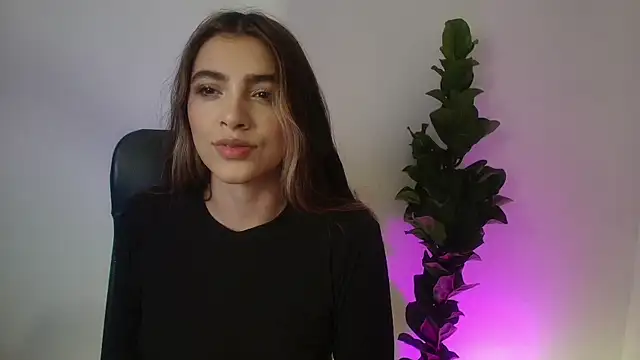 Snapshot of Julieta-8 chatting on 5, 12, 2025 Julieta-8 online show from 5, 12, 2025