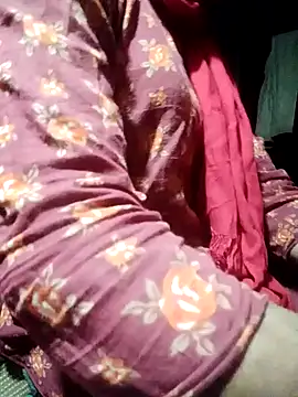 Snapshot of qeen3321 chatting on 1, 12, 2025 qeen3321 online show from 1, 12, 2025