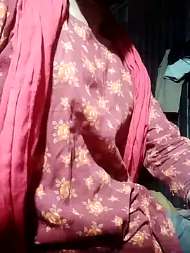 Snapshot of qeen3321 chatting on 3, 12, 2025 qeen3321 online show from 3, 12, 2025