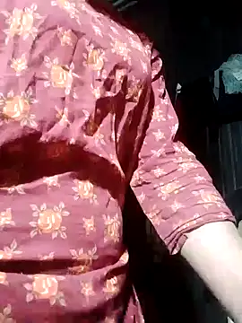 Snapshot of qeen3321 chatting on 4, 12, 2025 qeen3321 online show from 4, 12, 2025