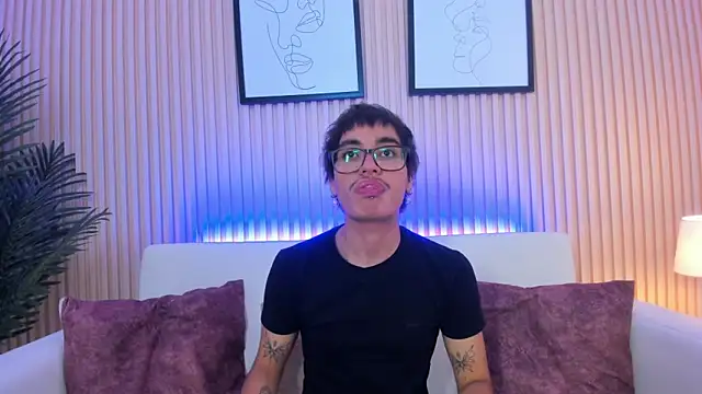 Snapshot of Antonio_rowan chatting on 2, 12, 2025 Antonio rowan online show from 2, 12, 2025