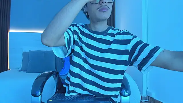 Snapshot of Antonio_rowan chatting on 3, 12, 2025 Antonio rowan online show from 3, 12, 2025