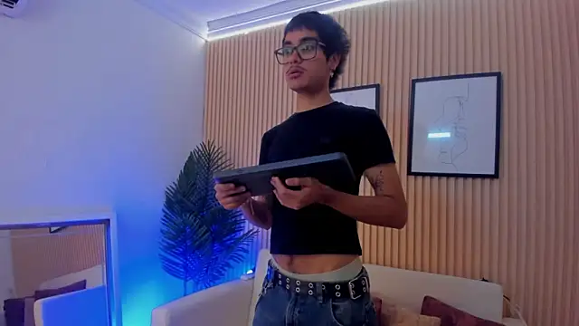 Snapshot of Antonio_rowan chatting on 4, 12, 2025 Antonio rowan online show from 4, 12, 2025