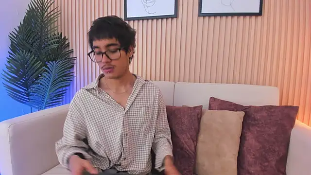 Snapshot of Antonio_rowan chatting on 5, 12, 2025 Antonio rowan online show from 5, 12, 2025