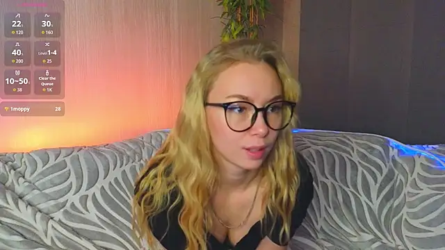 Snapshot of lunaaure chatting on 16, 12, 2025 lunaaure online show from 16, 12, 2025