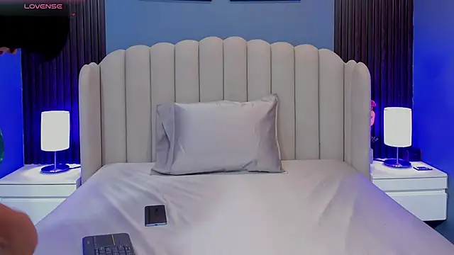 Snapshot of Miia_cute18 chatting on 5, 12, 2025 Miia cute18 online show from 5, 12, 2025