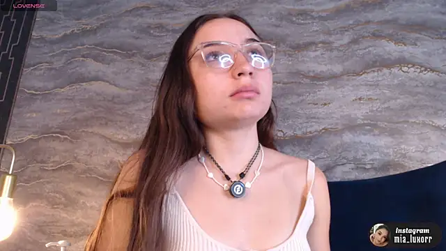 Mia Luxor online show from 9, 7, 2026