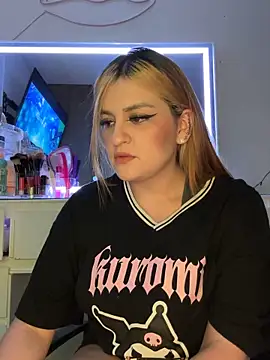 Snapshot of kira_velour chatting on 16, 12, 2025 kira velour online show from 16, 12, 2025