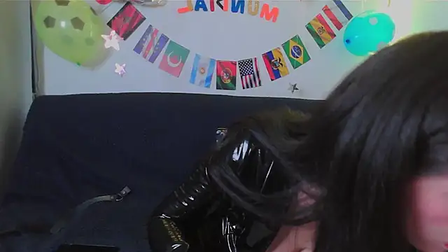Snapshot of Erzsi-Moon chatting on 17, 6, 2026 Erzsi-Moon online show from 17, 6, 2026