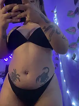 Lindalatina2001 online show from 4, 4, 2026