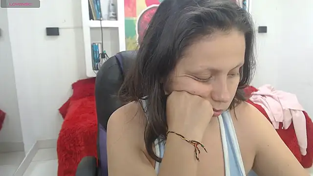 Snapshot of kati_momy chatting on 15, 12, 2025 kati momy online show from 15, 12, 2025