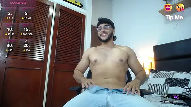 Snapshot of mike_foxxx_ chatting on 15, 12, 2025 mike foxxx online show from 15, 12, 2025