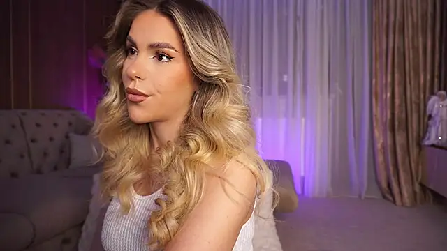 Snapshot of ChloeVelvetx chatting on 4, 12, 2025 ChloeVelvetx online show from 4, 12, 2025