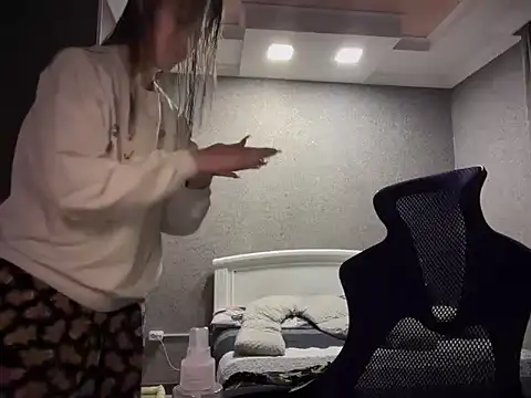 Snapshot of lilXdomii chatting on 14, 12, 2025 lilXdomii online show from 14, 12, 2025