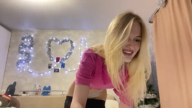 Snapshot of CelenFomes chatting on 3, 12, 2025 CelenFomes online show from 3, 12, 2025