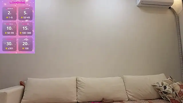 Snapshot of emiliblanc chatting on 14, 12, 2025 emiliblanc online show from 14, 12, 2025