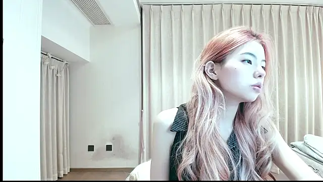 Snapshot of YOUyou-666 chatting on 20, 12, 2025 YOUyou-666 online show from 20, 12, 2025