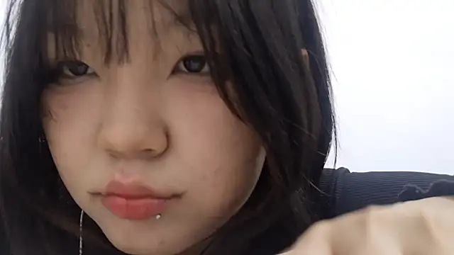 Snapshot of MeowMiaMeow chatting on 2, 12, 2025 MeowMiaMeow online show from 2, 12, 2025