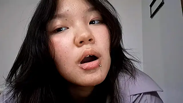 Snapshot of MeowMiaMeow chatting on 13, 12, 2025 MeowMiaMeow online show from 13, 12, 2025