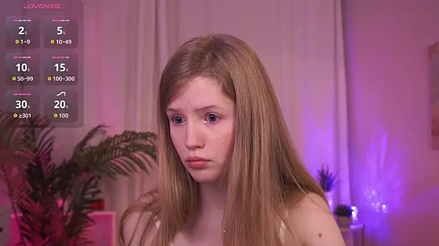 Snapshot of LilianHoward chatting on 14, 12, 2025 LilianHoward online show from 14, 12, 2025