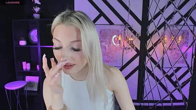 Anora Less online show from 4, 12, 2025