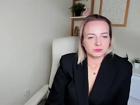 Snapshot of Karenblond chatting on 2, 12, 2025 Karenblond online show from 2, 12, 2025