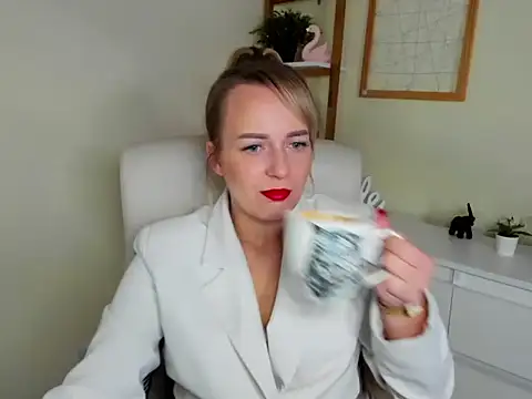 Snapshot of Karenblond chatting on 3, 12, 2025 Karenblond online show from 3, 12, 2025