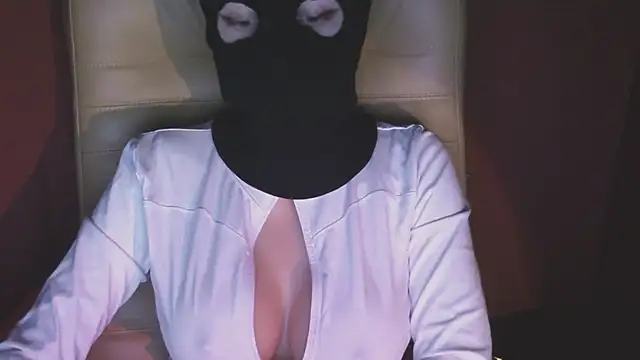 Snapshot of whatawoman chatting on 1, 12, 2025 whatawoman online show from 1, 12, 2025