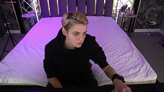 Snapshot of RoxyFlamee chatting on 4, 12, 2025 RoxyFlamee online show from 4, 12, 2025