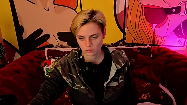 Snapshot of RoxyFlamee chatting on 15, 12, 2025 RoxyFlamee online show from 15, 12, 2025