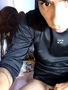 Snapshot of amaio_hosh chatting on 14, 12, 2025 amaio hosh online show from 14, 12, 2025