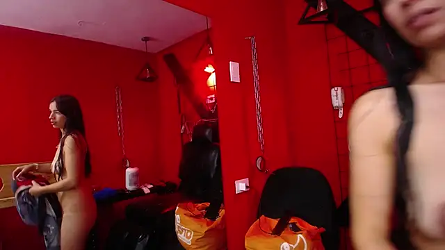 Snapshot of painwithoutpity chatting on 4, 12, 2025 painwithoutpity online show from 4, 12, 2025