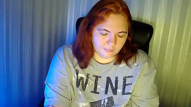 Snapshot of LisaLeon chatting on 2, 12, 2025 LisaLeon online show from 2, 12, 2025