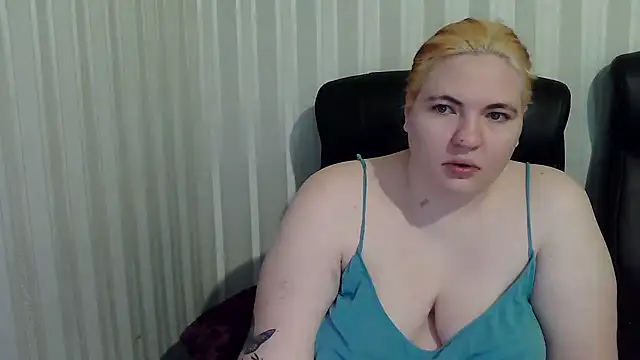 Snapshot of LisaLeon chatting on 14, 12, 2025 LisaLeon online show from 14, 12, 2025