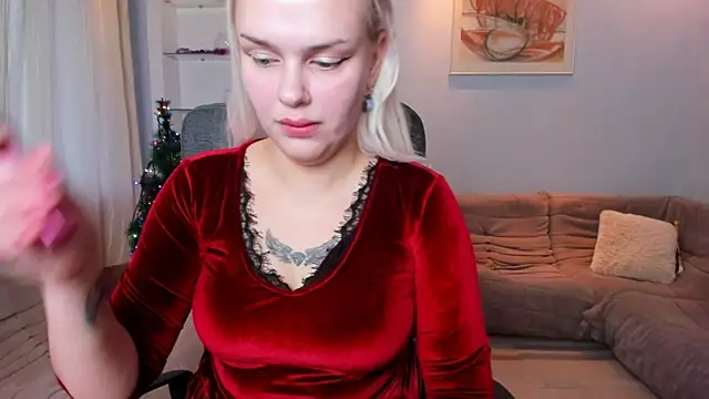 Snapshot of KamillaJei chatting on 4, 12, 2025 KamillaJei online show from 4, 12, 2025