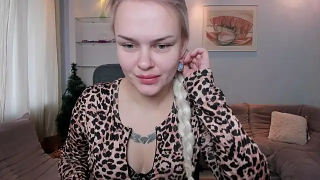 Snapshot of KamillaJei chatting on 5, 12, 2025 KamillaJei online show from 5, 12, 2025