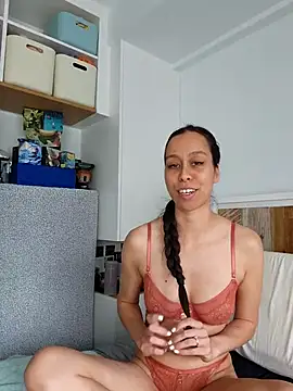 Snapshot of Maeveleigh_xo chatting on 16, 12, 2025 Maeveleigh xo online show from 16, 12, 2025