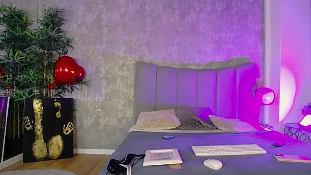 LucyRayy online show from 24, 2, 2026